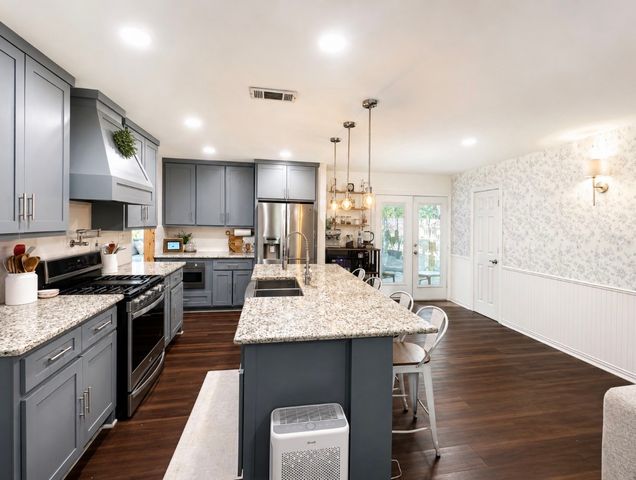 4024 Calmont Avenue, Fort Worth, TX 76107
