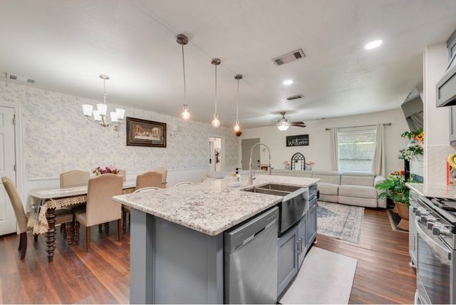 4024 Calmont Avenue, Fort Worth, TX 76107