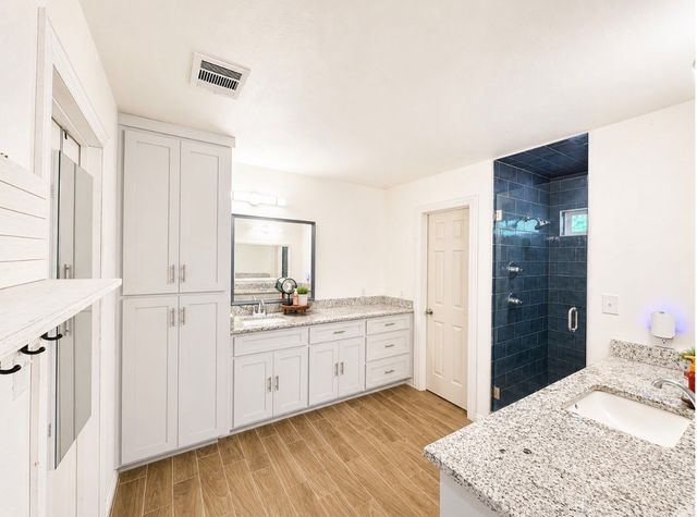4024 Calmont Avenue, Fort Worth, TX 76107
