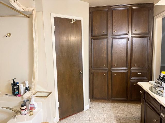 11806 Turtle Gate Drive, Houston, TX 77070