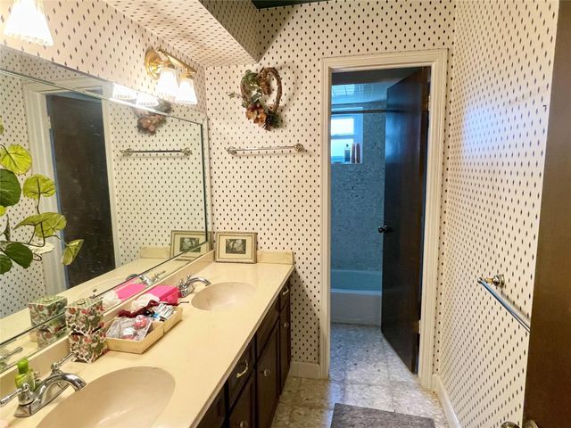 11806 Turtle Gate Drive, Houston, TX 77070