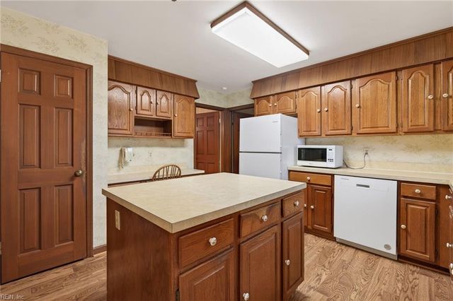 916 Timberlake DR, Virginia Beach, VA 23464