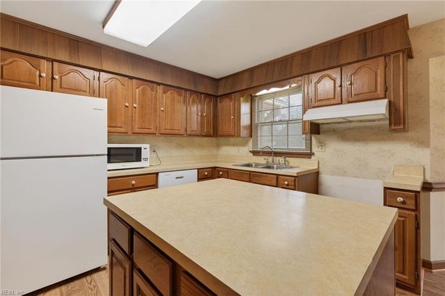 916 Timberlake DR, Virginia Beach, VA 23464