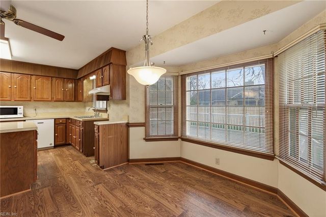 916 Timberlake DR, Virginia Beach, VA 23464