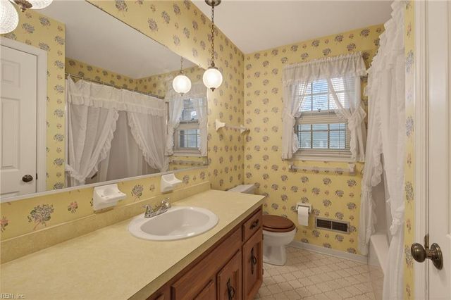 916 Timberlake DR, Virginia Beach, VA 23464