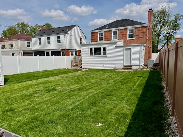 1614 N 76th Avenue, Elmwood Park, IL 60707