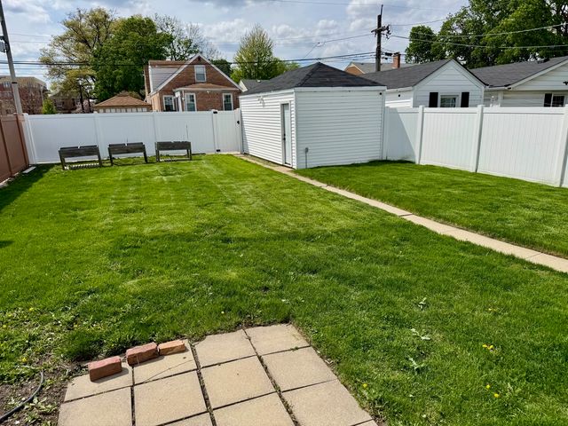 1614 N 76th Avenue, Elmwood Park, IL 60707