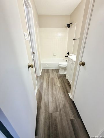 10107 Sunset, San Antonio, TX 78245