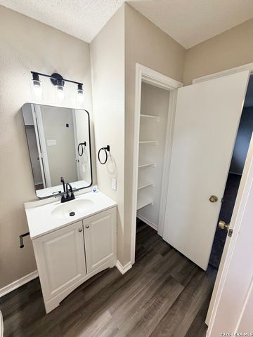 10107 Sunset, San Antonio, TX 78245