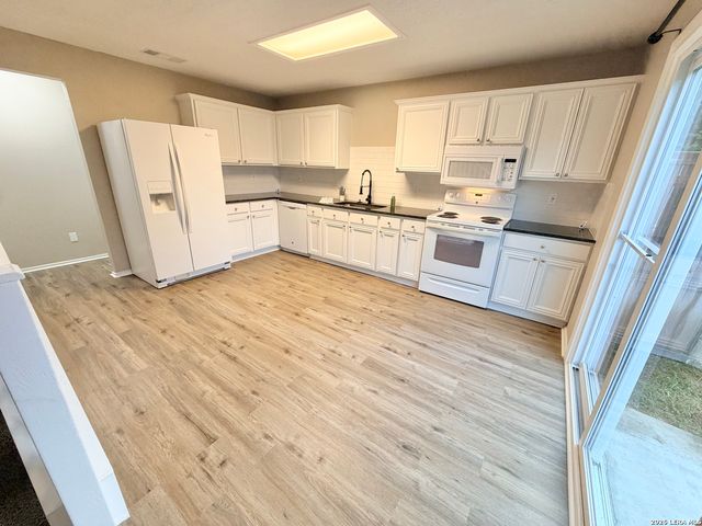 10107 Sunset, San Antonio, TX 78245