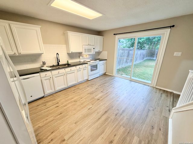 10107 Sunset, San Antonio, TX 78245