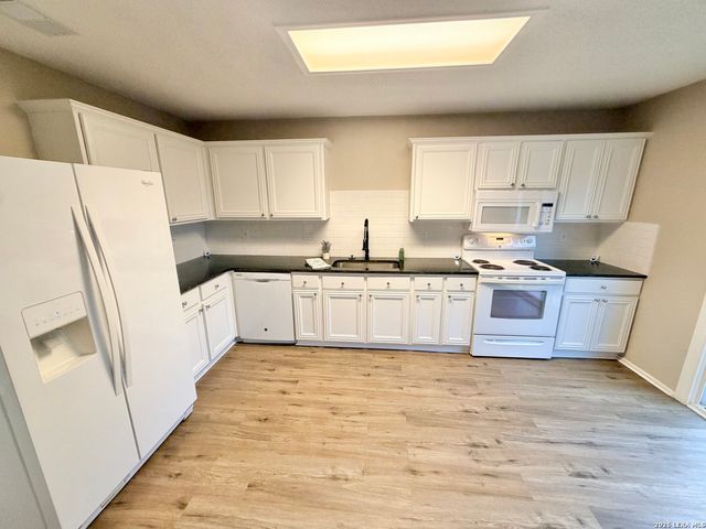 10107 Sunset, San Antonio, TX 78245