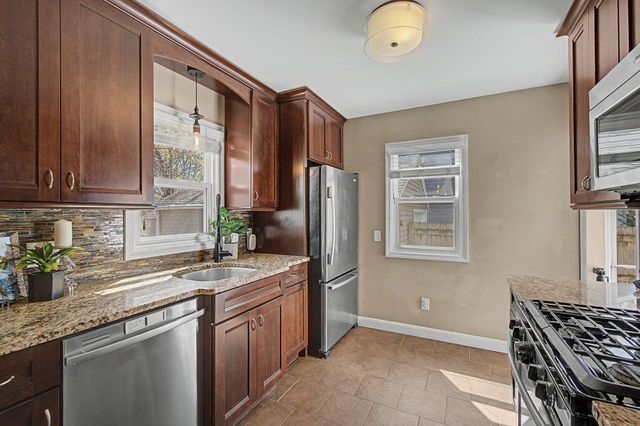 2825 Pennsylvania Avenue S, Saint Louis Park, MN 55426