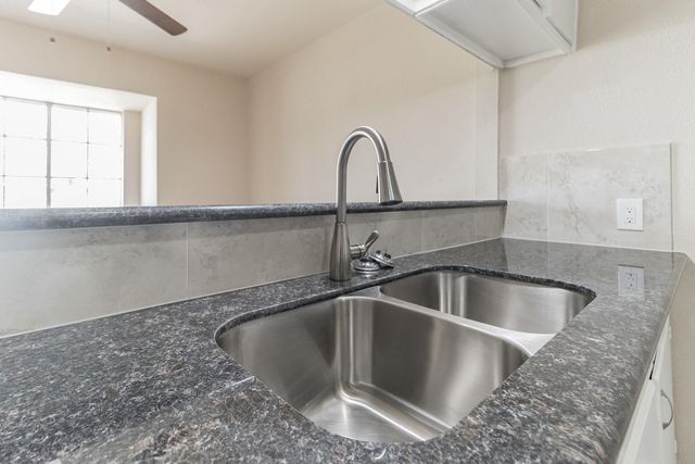 6815 Beachwood Street 1, Houston, TX 77021