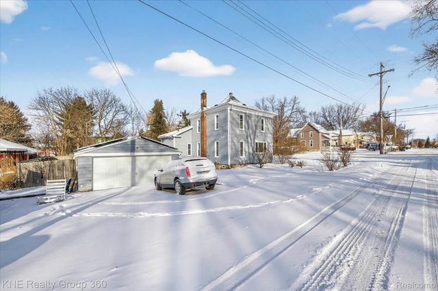 121 Livingston Street, Howell, MI 48843