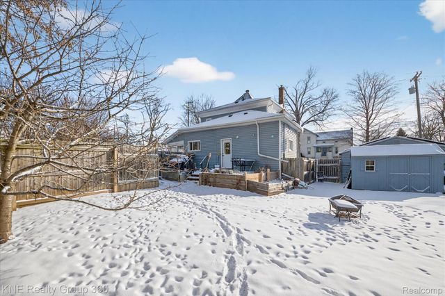 121 Livingston Street, Howell, MI 48843