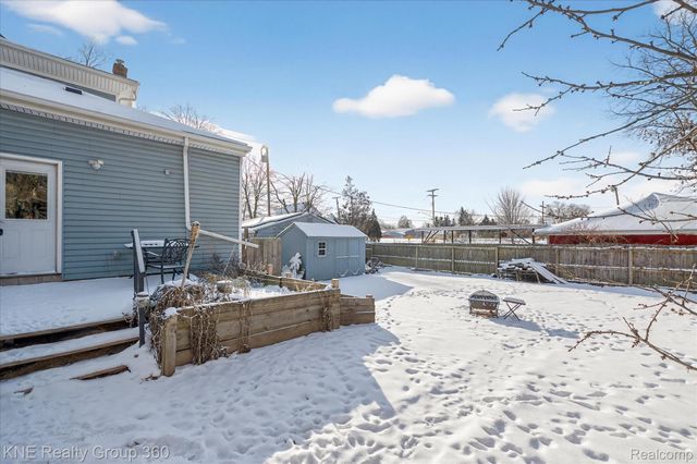 121 Livingston Street, Howell, MI 48843
