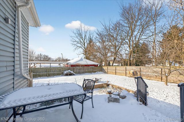 121 Livingston Street, Howell, MI 48843