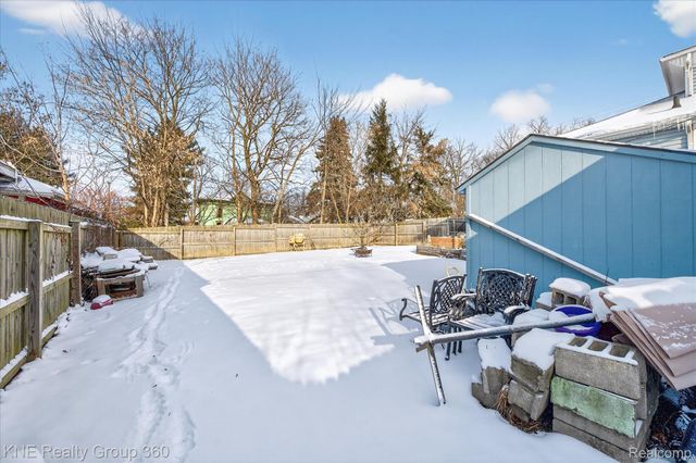 121 Livingston Street, Howell, MI 48843