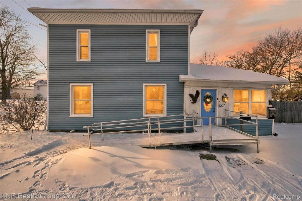 121 Livingston Street, Howell, MI 48843