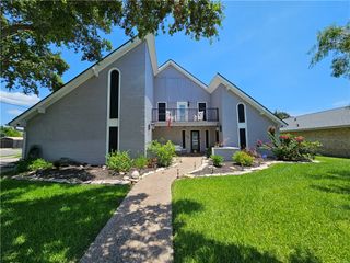 319 San Saba Dr, Portland, TX 78374