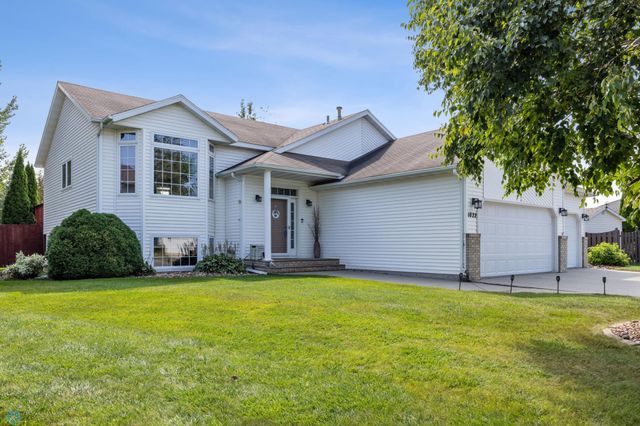 1822 33rd Street S, Moorhead, MN 56560