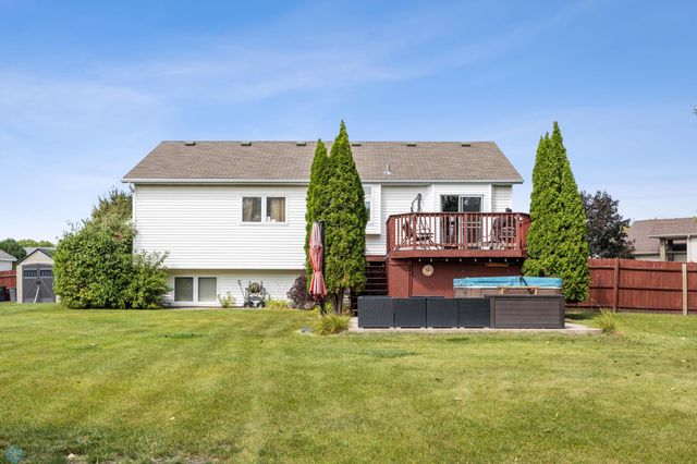 1822 33rd Street S, Moorhead, MN 56560