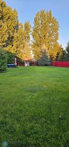 1822 33rd Street S, Moorhead, MN 56560