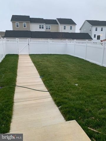 10572 ROUNDSTONE LN LN, White Plains, MD 20695