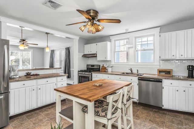 12 Summers Street, Oyster Bay, NY 11771