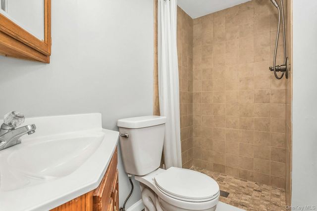 12 Summers Street, Oyster Bay, NY 11771