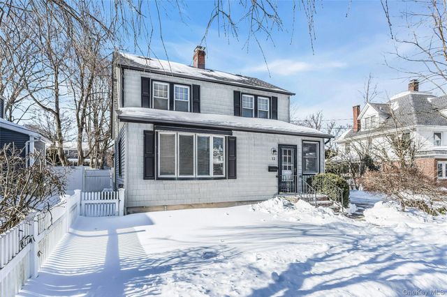 12 Summers Street, Oyster Bay, NY 11771