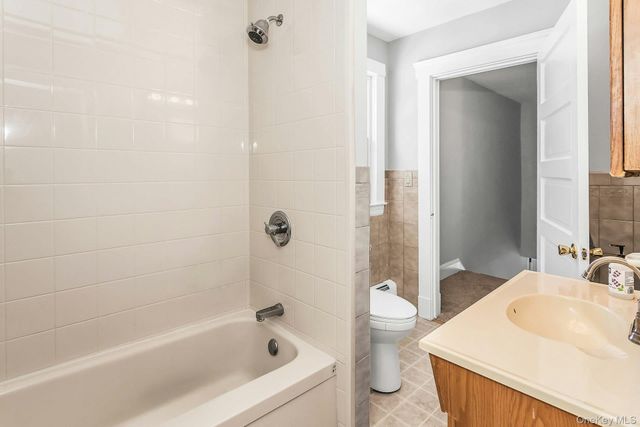 12 Summers Street, Oyster Bay, NY 11771