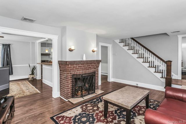 12 Summers Street, Oyster Bay, NY 11771