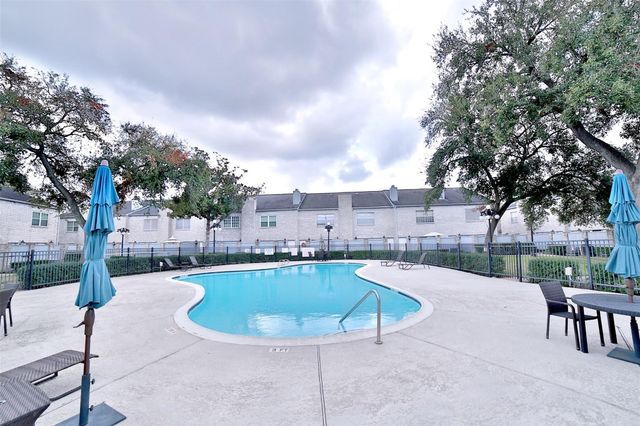 532 Wilcrest Drive 532, Houston, TX 77042