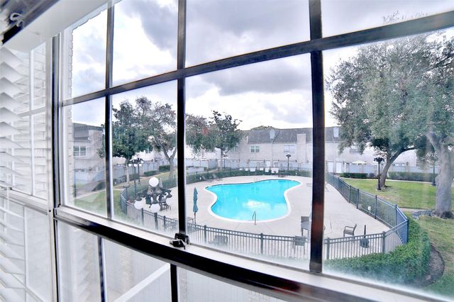 532 Wilcrest Drive 532, Houston, TX 77042