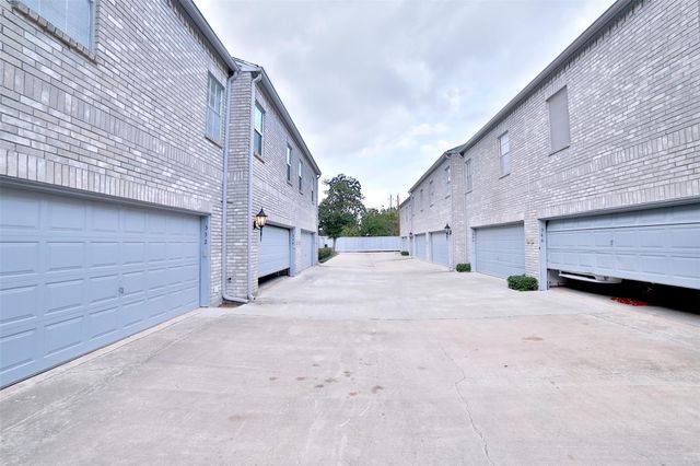 532 Wilcrest Drive 532, Houston, TX 77042