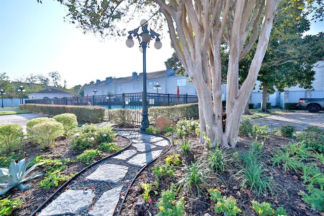 532 Wilcrest Drive 532, Houston, TX 77042