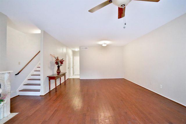 532 Wilcrest Drive 532, Houston, TX 77042