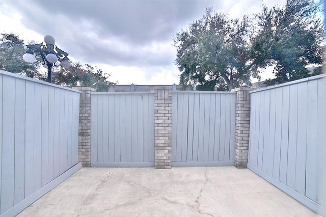 532 Wilcrest Drive 532, Houston, TX 77042