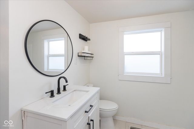 640 S High School Road, Indianapolis, IN 46241