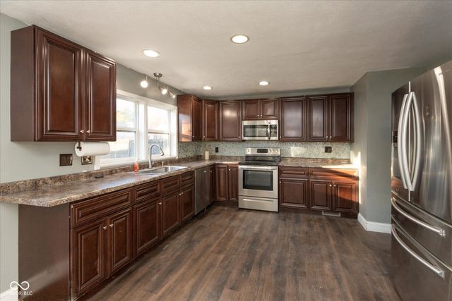 640 S High School Road, Indianapolis, IN 46241