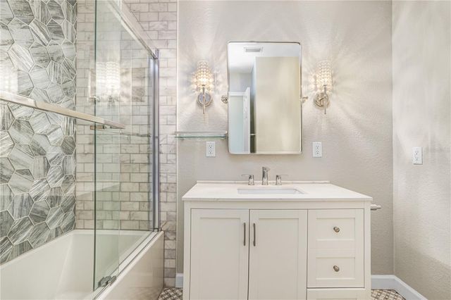8404 BLACKSTONE COURT, Tampa, FL 33615