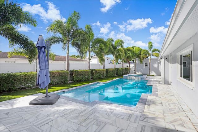 8404 BLACKSTONE COURT, Tampa, FL 33615