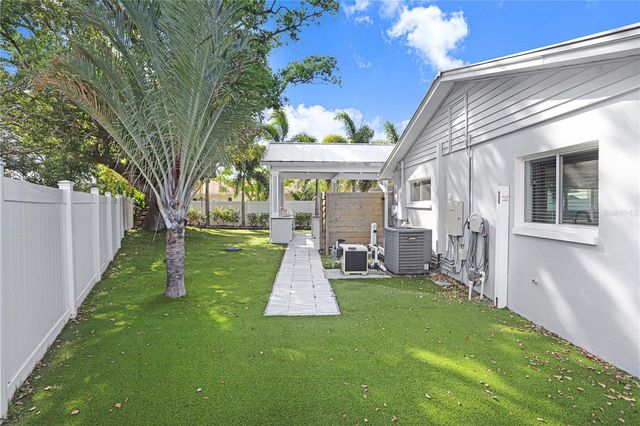 8404 BLACKSTONE COURT, Tampa, FL 33615