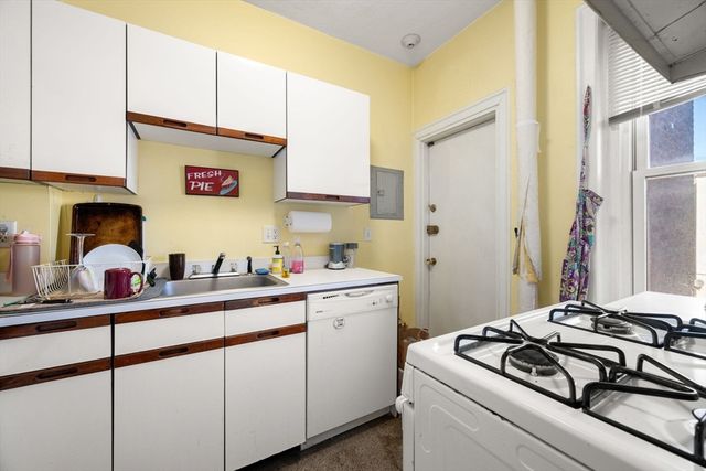 1263 Commonwealth Ave 4, Boston, MA 02134