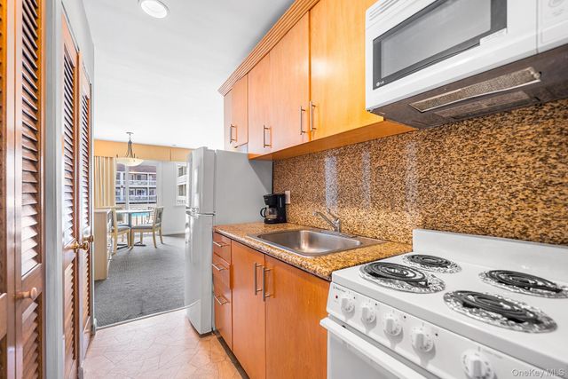 131 S Emerson Avenue 235, Montauk, NY 11954