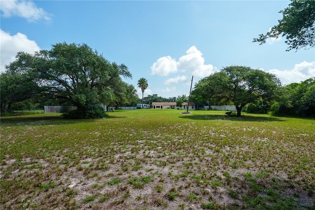 1689 Mooney Lane, Ingleside, TX 78362