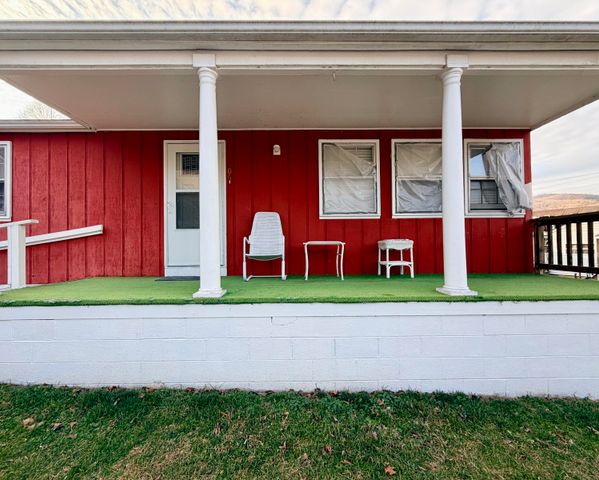 106 State Square, Cumberland, KY 40823