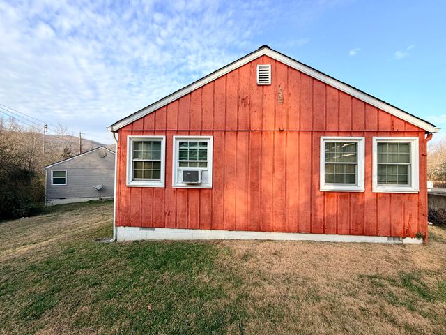106 State Square, Cumberland, KY 40823